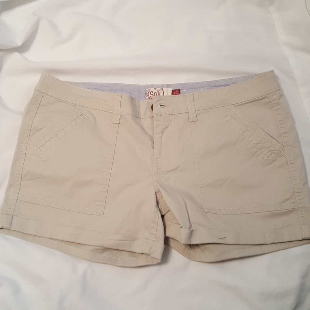 NWOT🔴 Tan shorts